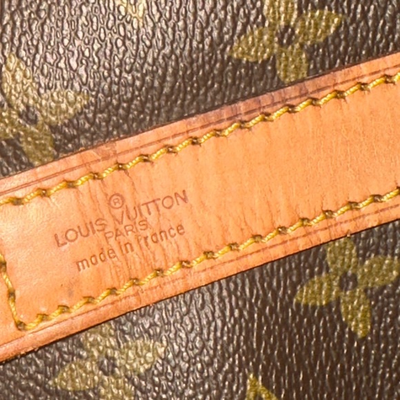 Authentic Louis Vuitton Keepall 50 Bandouliere Travel Bag with Strap - Picture 15 of 17